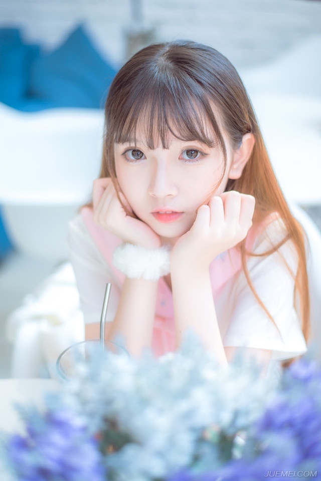 无论你怎么与他人控制距离，你依然会失去控制，因为这个世界上总有人能让你乖乖交心和伤心——韩寒《告白和告别》